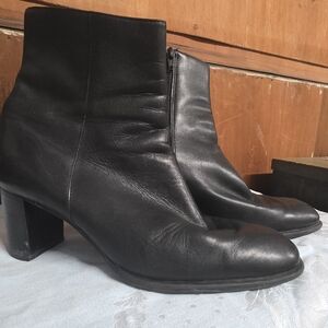 Naturalizer Leather Zip-Up Ankle Boots